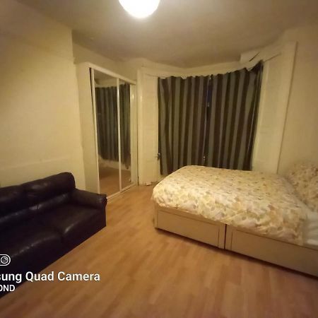 לונדון Elmdene Road - Large Room מראה חיצוני תמונה
