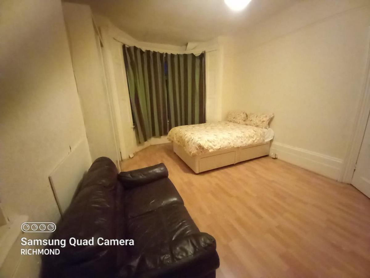 לונדון Elmdene Road - Large Room מראה חיצוני תמונה
