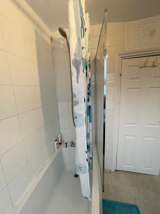 לונדון Elmdene Road - Large Room מראה חיצוני תמונה