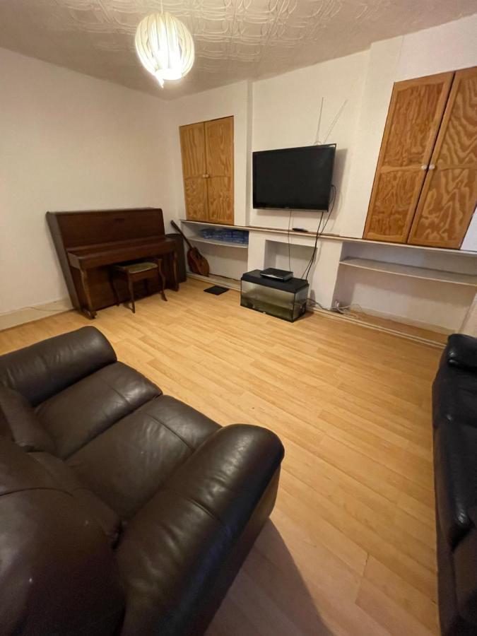 לונדון Elmdene Road - Large Room מראה חיצוני תמונה