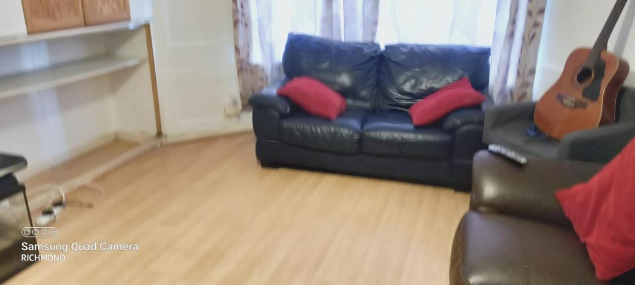 לונדון Elmdene Road - Large Room מראה חיצוני תמונה