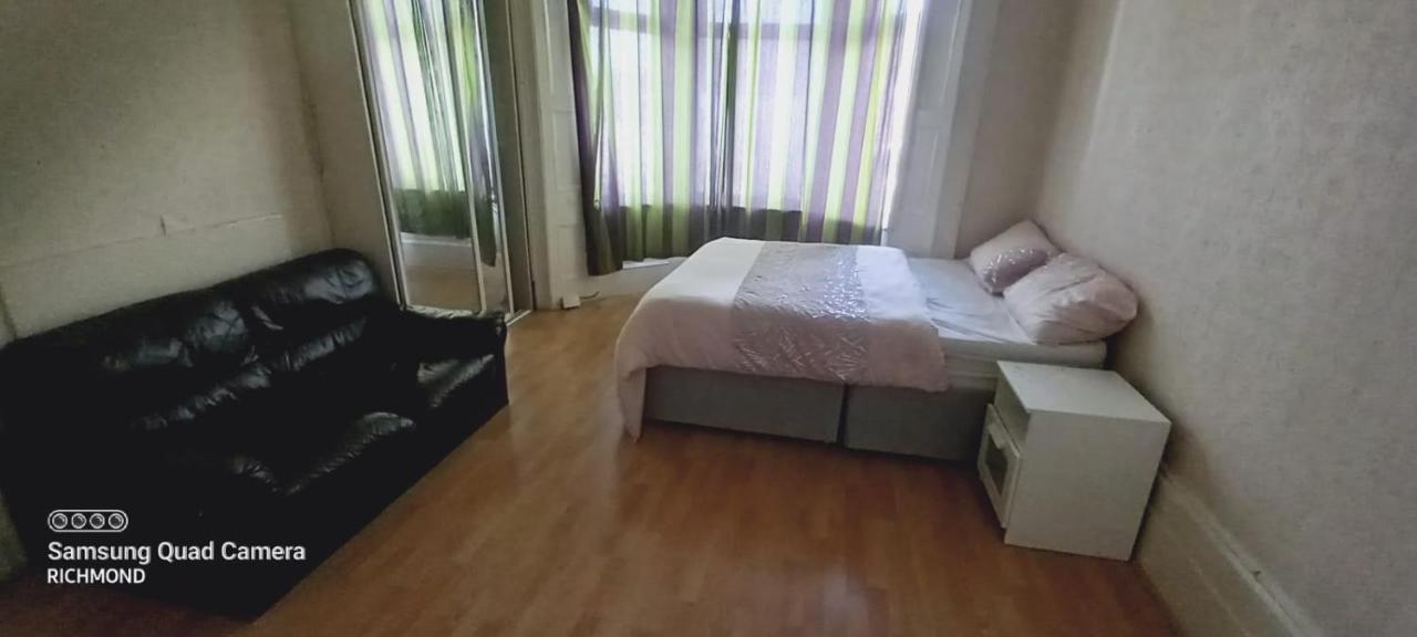 לונדון Elmdene Road - Large Room מראה חיצוני תמונה