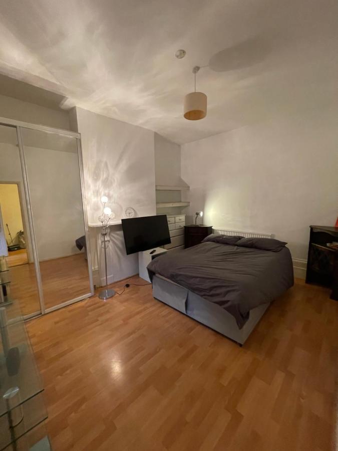 לונדון Elmdene Road - Large Room מראה חיצוני תמונה
